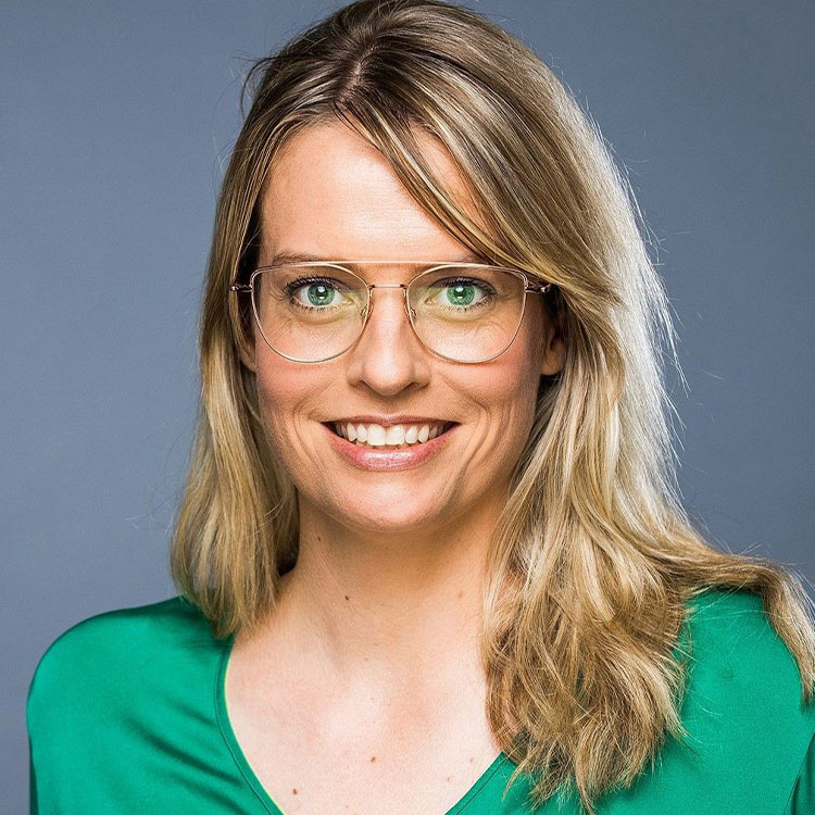 whu-family-business-team-10